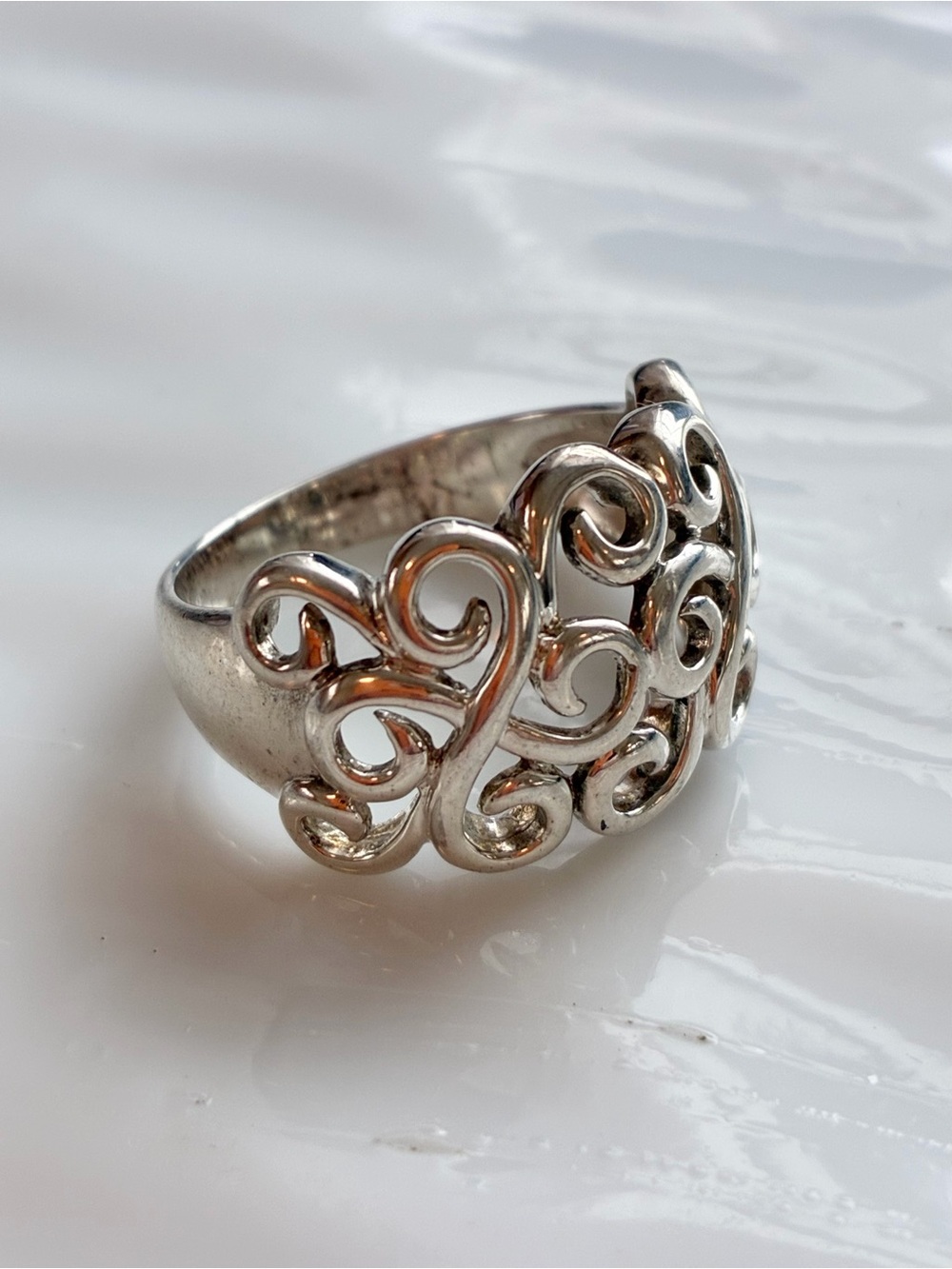 Elegant Sterling Silver Scrollwork Statement Ring size 7 - Picture 4 of 9